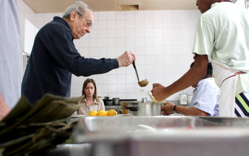 Armando Scanonne. 2010. Gastrónomo, compilador de venezolaneidad, Ingeniero.
