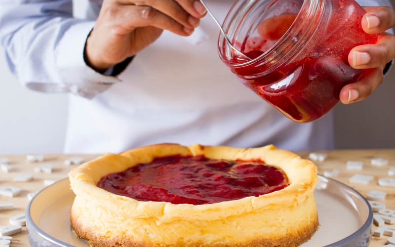 Manos a la obra - Torta de queso con culí de fresa