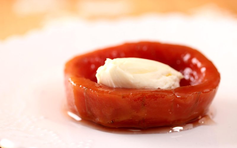 Abrazando la herencia con Cascos de guayaba y queso fresco